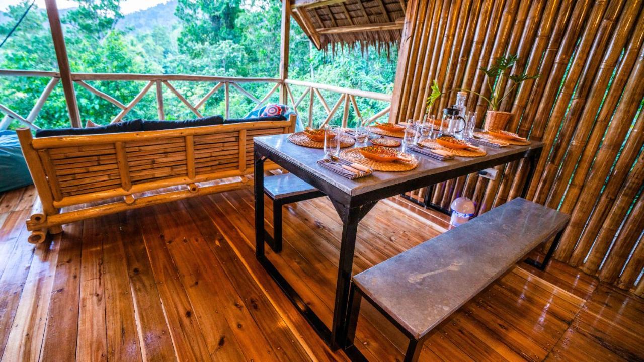 Barya Lang Villa- Native With Jeepney